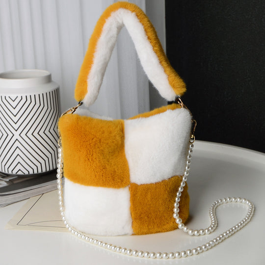 Checkerboard Plush Bucket Bag With Pearl Chain Design Winter Fashion Luxury Handbags For Women Personalized Shopping Shoulder Bags