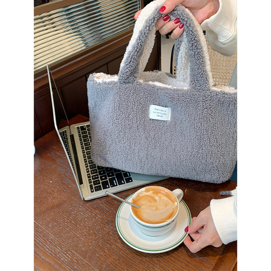 Cute And Versatile Niche Handbags Are Available On Both Sides